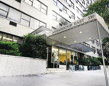 E 46th St - Photo Thumbnail 6