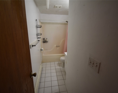 184 Ralph Avenue - Photo Thumbnail 6