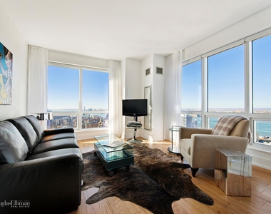 350 W 42nd St - Photo Thumbnail 2