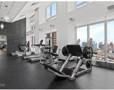 350 W 42nd St - Photo Thumbnail 4