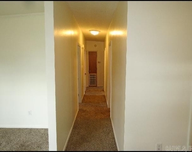 910 Rocky Street - Photo Thumbnail 11