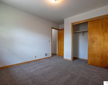 3328 S 82 Avenue - Photo Thumbnail 2