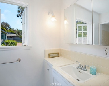 2344 Glenneyre Street - Photo Thumbnail 17