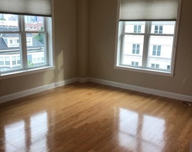 73 Chelsea St - Photo Thumbnail 1