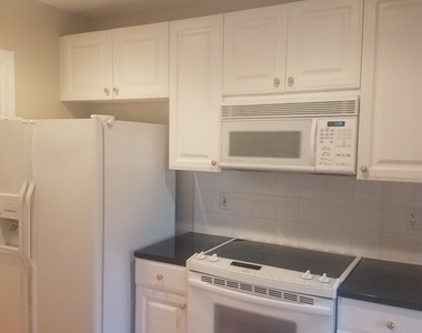 73 Chelsea St - Photo Thumbnail 4