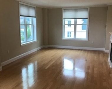 73 Chelsea St - Photo Thumbnail 10