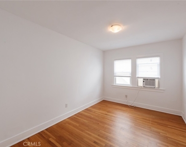 3415 Manhattan Avenue - Photo Thumbnail 15