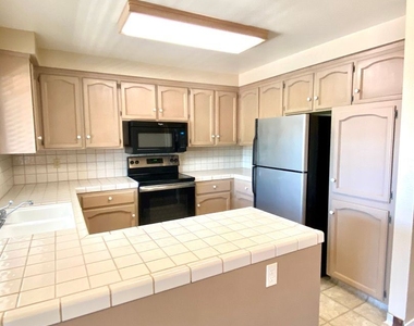 8147 N Cedar Ave #210 - Photo Thumbnail 12