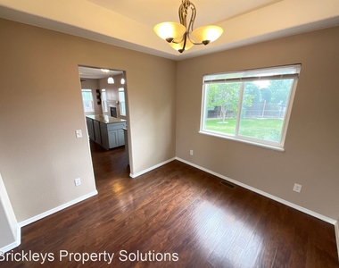 2579 Weyburn Way - Photo Thumbnail 10