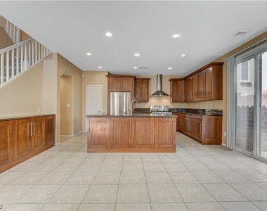 9884 Iris Valley Street - Photo Thumbnail 16