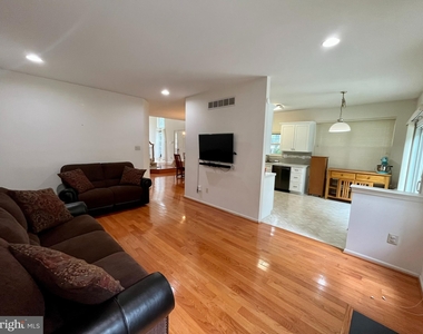 211 Brookdale Court - Photo Thumbnail 9