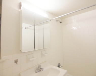 425 East 77th Street - Photo Thumbnail 6