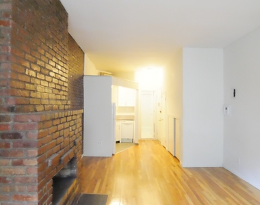 425 East 77th Street - Photo Thumbnail 3