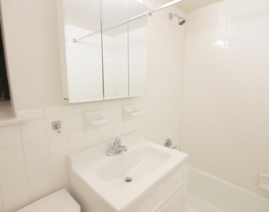 425 East 77th Street - Photo Thumbnail 5
