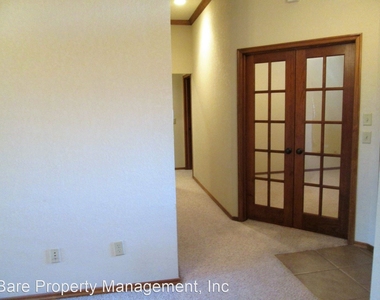 2901 Coach Court - Photo Thumbnail 2