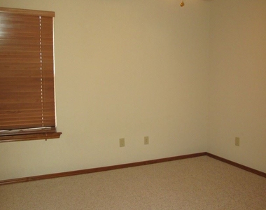 2901 Coach Court - Photo Thumbnail 14