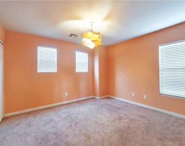 10424 Holloway Heights Avenue - Photo Thumbnail 14