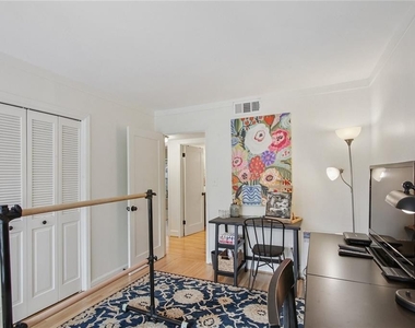 35 Chaumont Square Nw - Photo Thumbnail 18