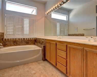 10300 Summer River Avenue - Photo Thumbnail 12