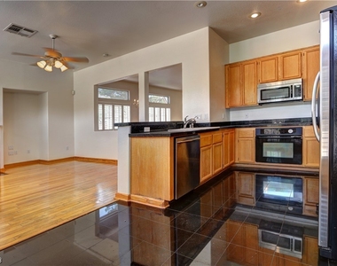 10300 Summer River Avenue - Photo Thumbnail 9