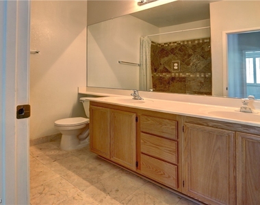 10300 Summer River Avenue - Photo Thumbnail 15