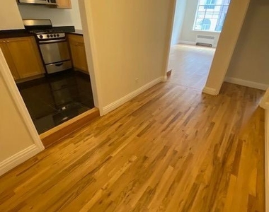 East 67th Street - Photo Thumbnail 6