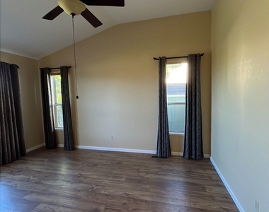 4875 Crestside Dr - Photo Thumbnail 22