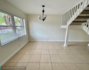 5278 Tennis Ln - Photo Thumbnail 4