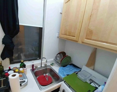 240 West 16 Street - Photo Thumbnail 3