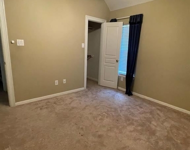 23631 Finbury Ln - Photo Thumbnail 4