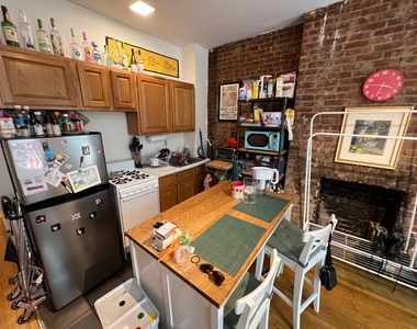 447 West 37th Street - Photo Thumbnail 3