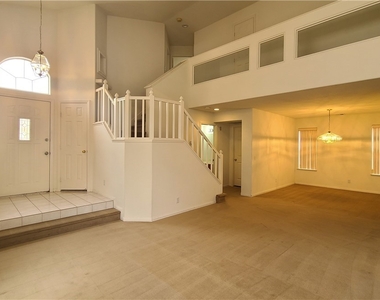 7905 Millhopper Avenue - Photo Thumbnail 2