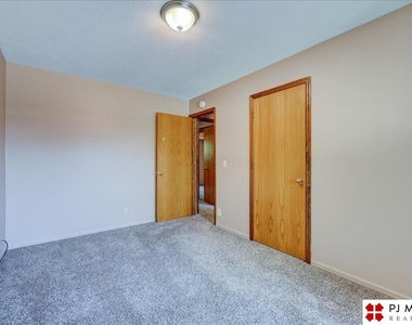 3724 S 153rd Street - Photo Thumbnail 13