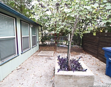 121 W Woodlawn Ave - Photo Thumbnail 1