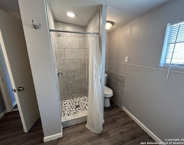 351 Overhill Dr Unit B - Photo Thumbnail 3