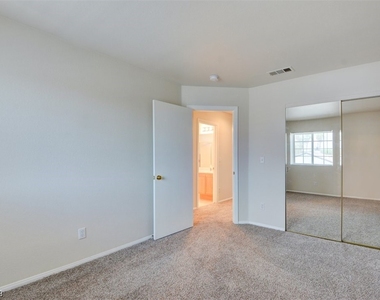 138 Sunburst Creek Avenue - Photo Thumbnail 9