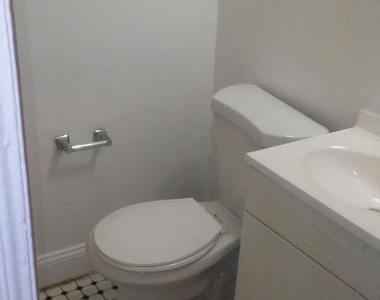 4223 Brooks St Ne - Photo Thumbnail 2