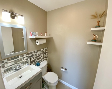 2590 Knightsbridge Ln - Photo Thumbnail 5