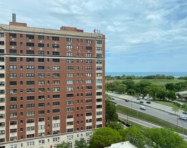 4250 N Marine Drive - Photo Thumbnail 3