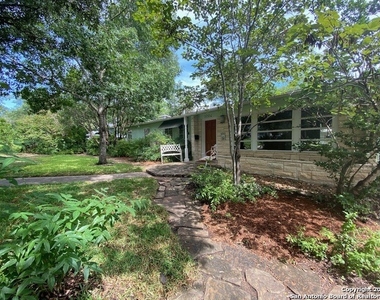 1004 Ivy Ln - Photo Thumbnail 1