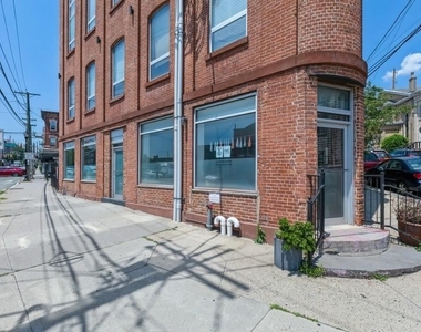 704 Grand St - Photo Thumbnail 25