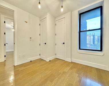 961 Seneca Avenue - Photo Thumbnail 11