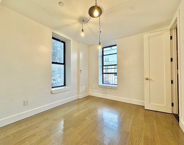 961 Seneca Avenue - Photo Thumbnail 3