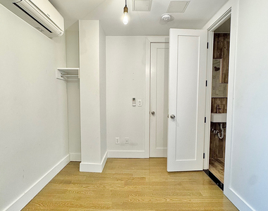 961 Seneca Avenue - Photo Thumbnail 13