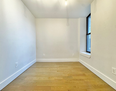 961 Seneca Avenue - Photo Thumbnail 12