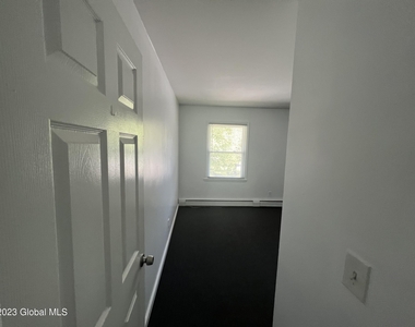 11-21 Ashdown Road - Photo Thumbnail 9