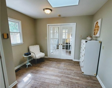 1324 Kenwood Street - Photo Thumbnail 12