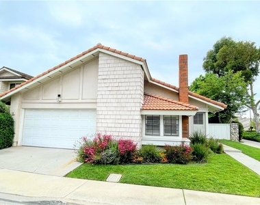 17 Fallbrook - Photo Thumbnail 0