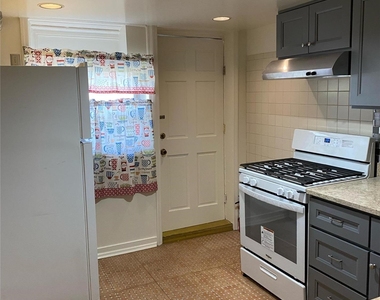 114-33 204th Street - Photo Thumbnail 4