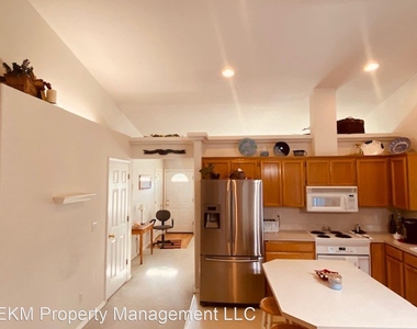 4416 Ne 133rd Ct. - Photo Thumbnail 6